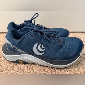 Topo Athletic Women’s Ultraventure 3 Trail Running Shoes in Navy, 9.5